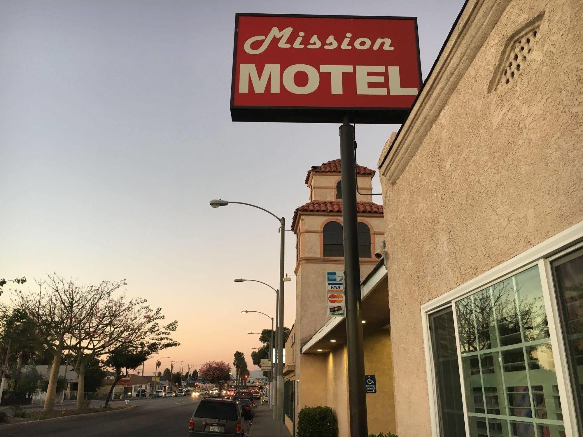 לינווד Mission Motel מראה חיצוני תמונה